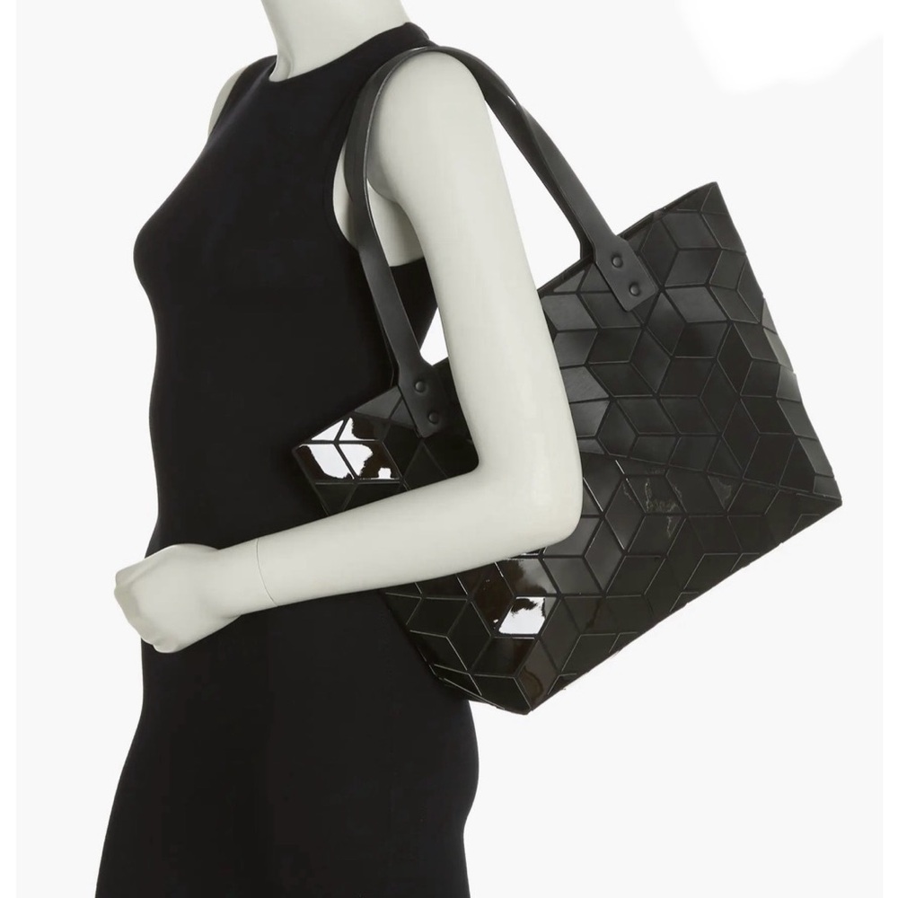💚💚 PATRIZIA LUCA Classy Geometric Black Tote Bag with Zipper Closure.